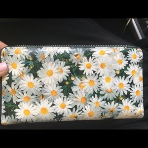 Kate Spade Daisy Wallet